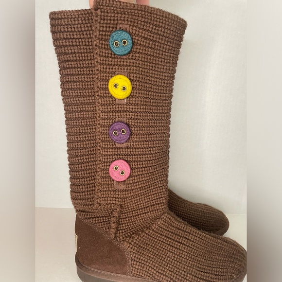 Ugg Australia Cardy Sweater Knit Boots with Multicolor Buttons- Brown size 5 - Picture 3 of 12